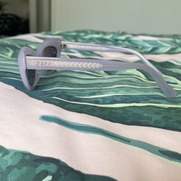 Diff Eyewear Cleo LI GG70 Lilac Grey Lens Retro Cat Eye Sunglasses - Picture 6 of 7